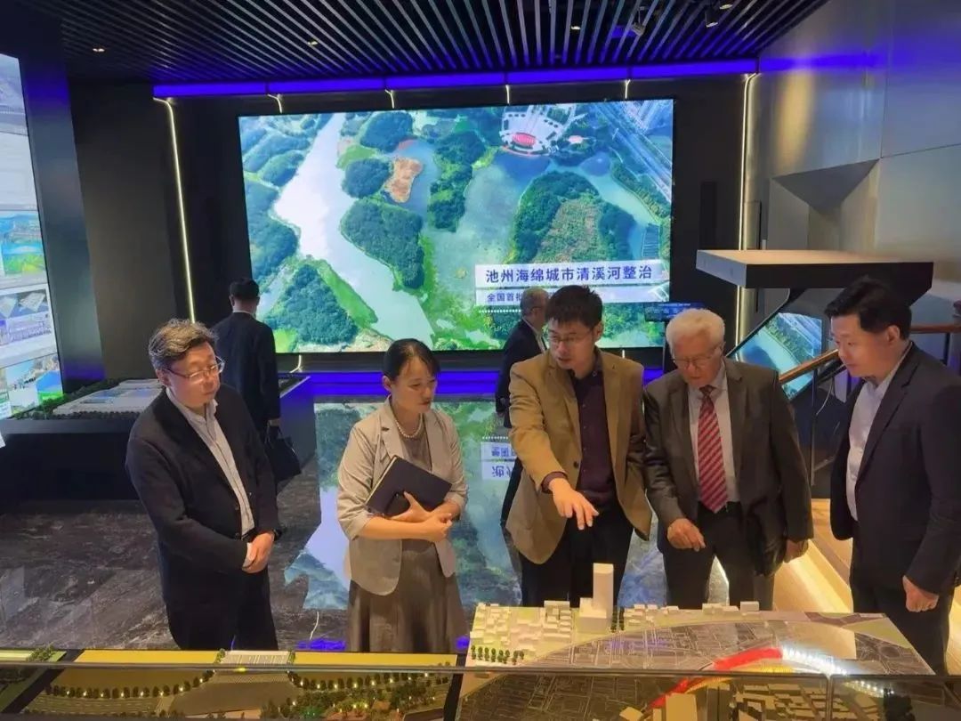 多曼教授攜汩鴻環(huán)保，與上海科技委專家研討海綿城市建設(shè)和排水系統(tǒng)優(yōu)化建設(shè)新路徑(圖3)